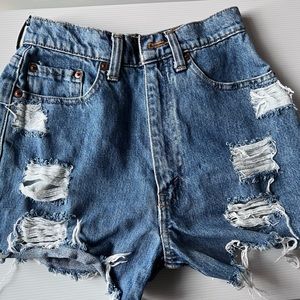 Vintage Levi’s denim short womens